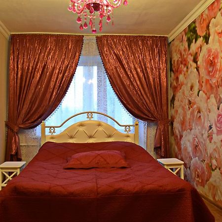 Roses Apartment In The City Center Csernyihiv Kültér fotó