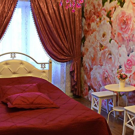 Roses Apartment In The City Center Csernyihiv Kültér fotó