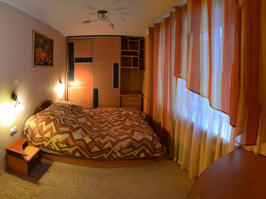 Roses Apartment In The City Center Csernyihiv Kültér fotó