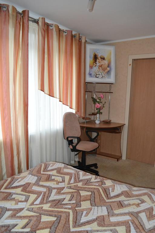 Roses Apartment In The City Center Csernyihiv Szoba fotó