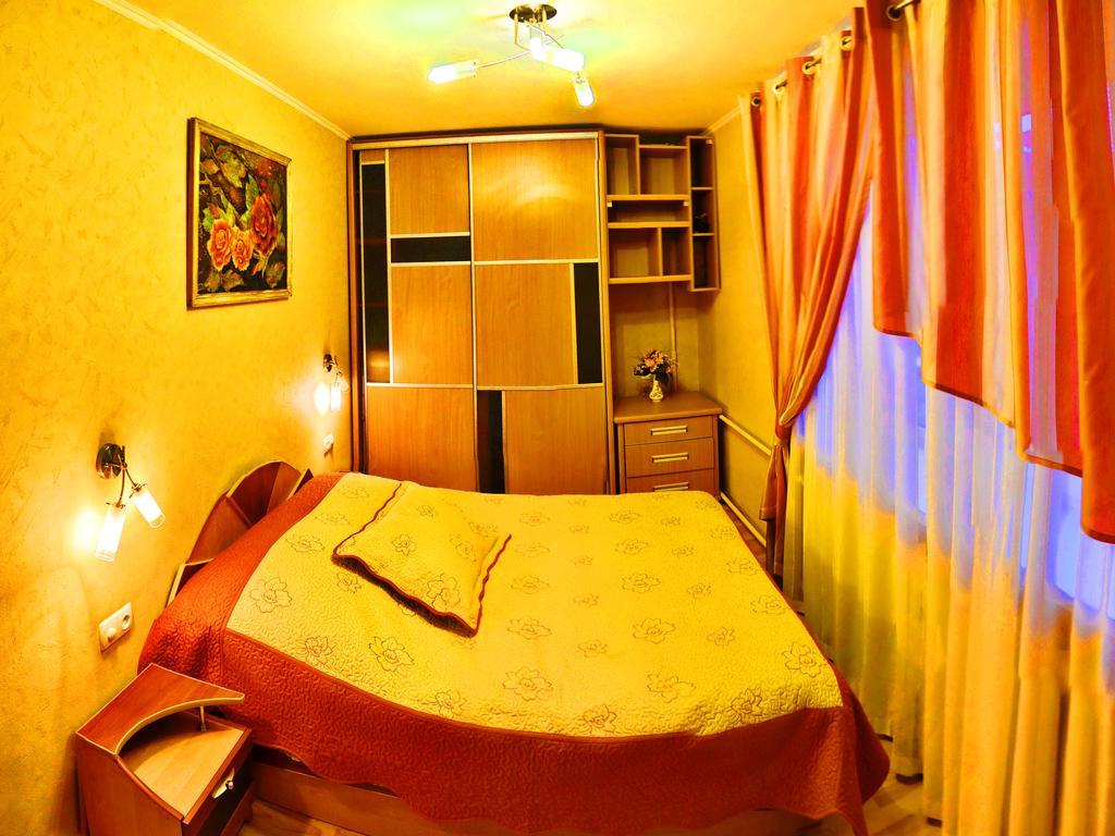 Roses Apartment In The City Center Csernyihiv Kültér fotó