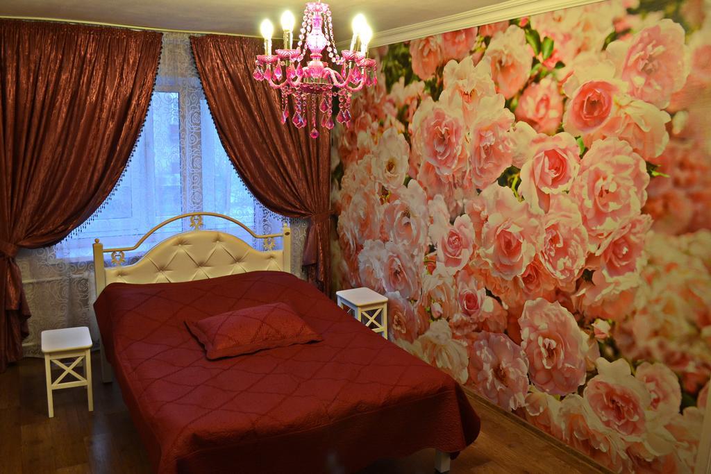 Roses Apartment In The City Center Csernyihiv Kültér fotó