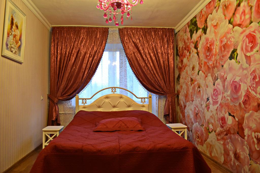 Roses Apartment In The City Center Csernyihiv Kültér fotó